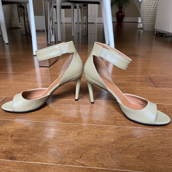 Givenchy Shark Lock Sandals - Picture 9 of 15